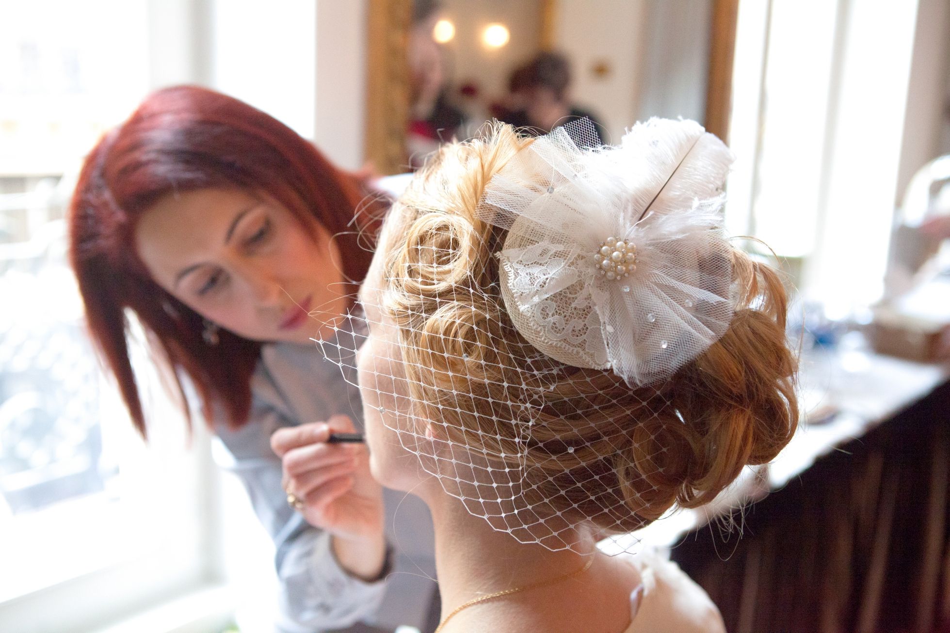 Maquillage et coiffure rétro pour la mariée par elisabete godart